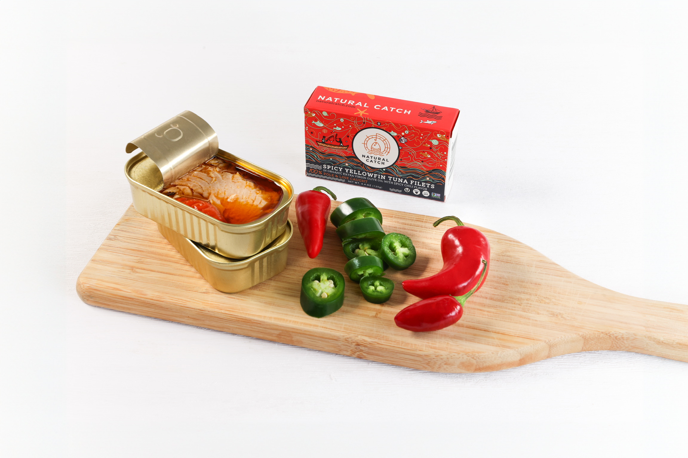 natural-catch-spicy-chili-yellowfin-tuna-lifestyle-1.jpg preview