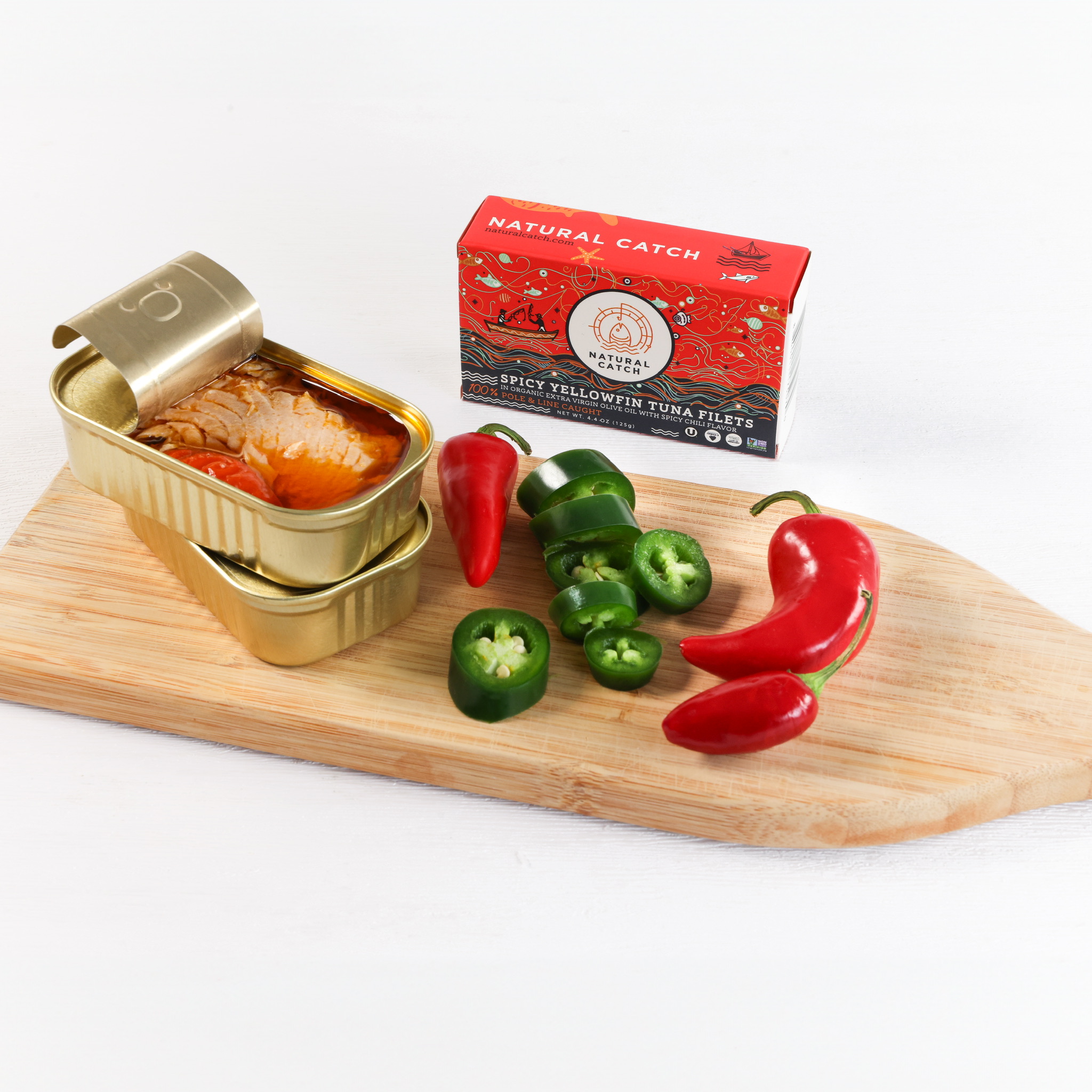 natural-catch-spicy-chili-yellowfin-tuna-lifestyle-1-square.jpg preview