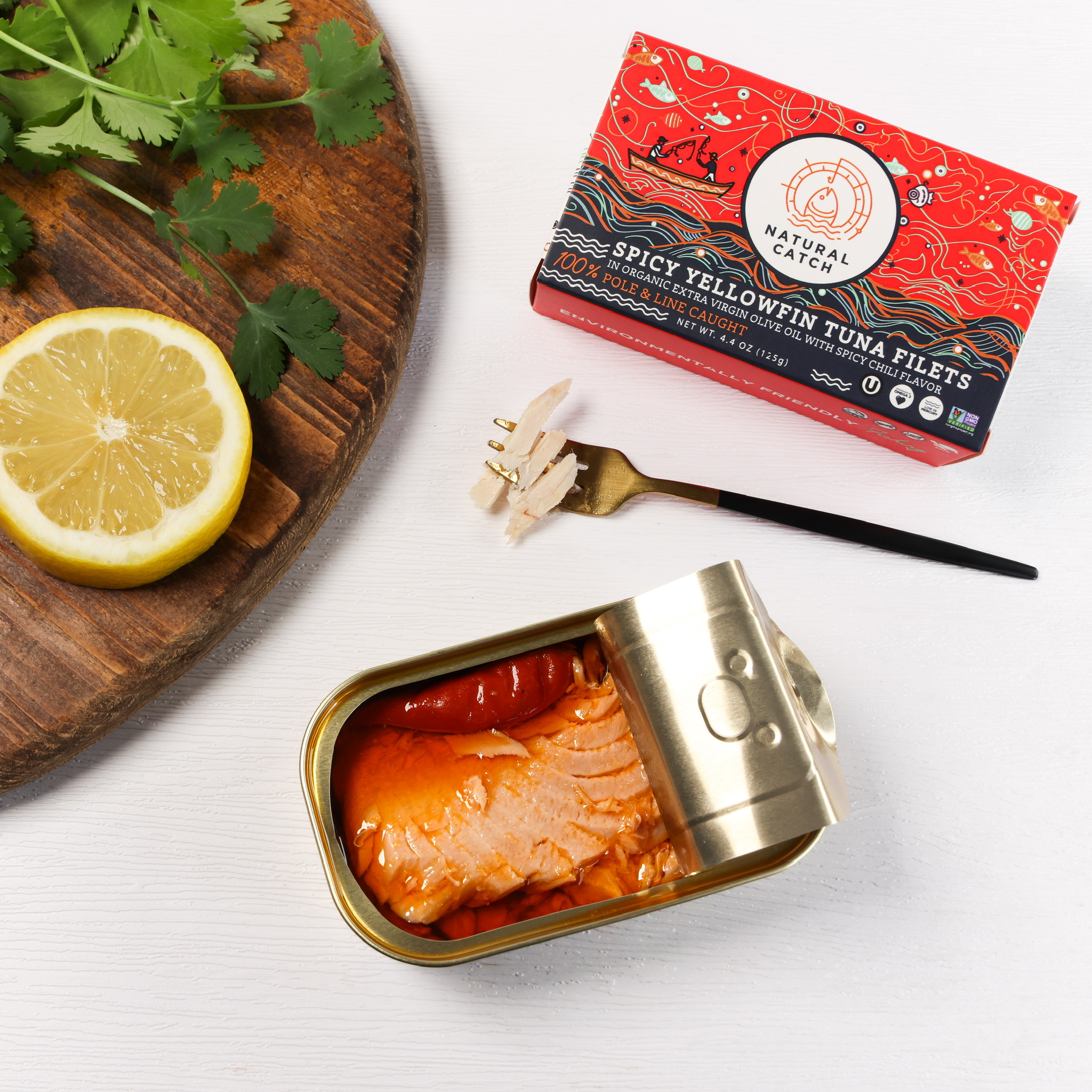 natural-catch-spicy-chili-yellowfin-tuna-lifestyle-2.jpg preview