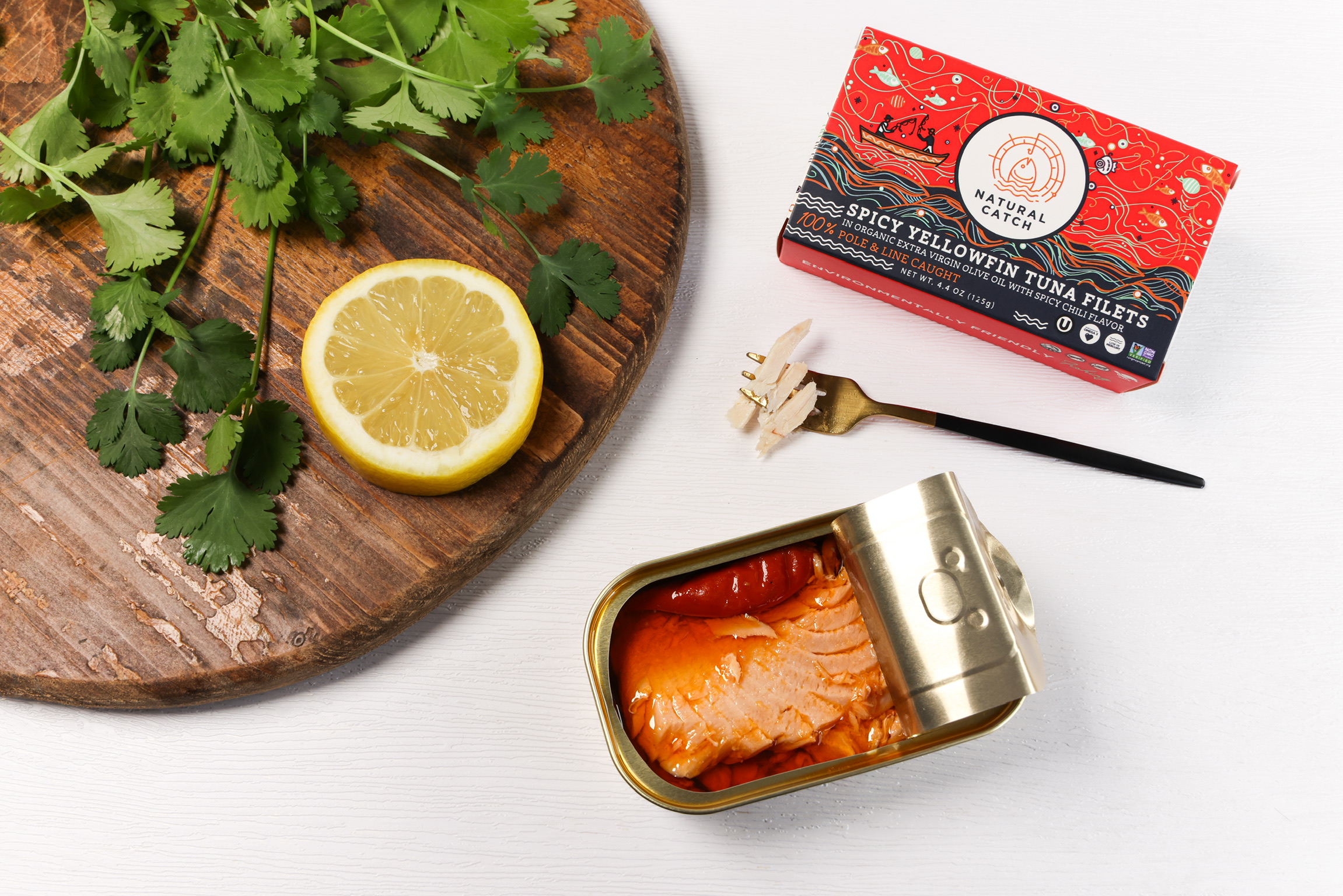 natural-catch-spicy-chili-yellowfin-tuna-lifestyle-3.jpg preview