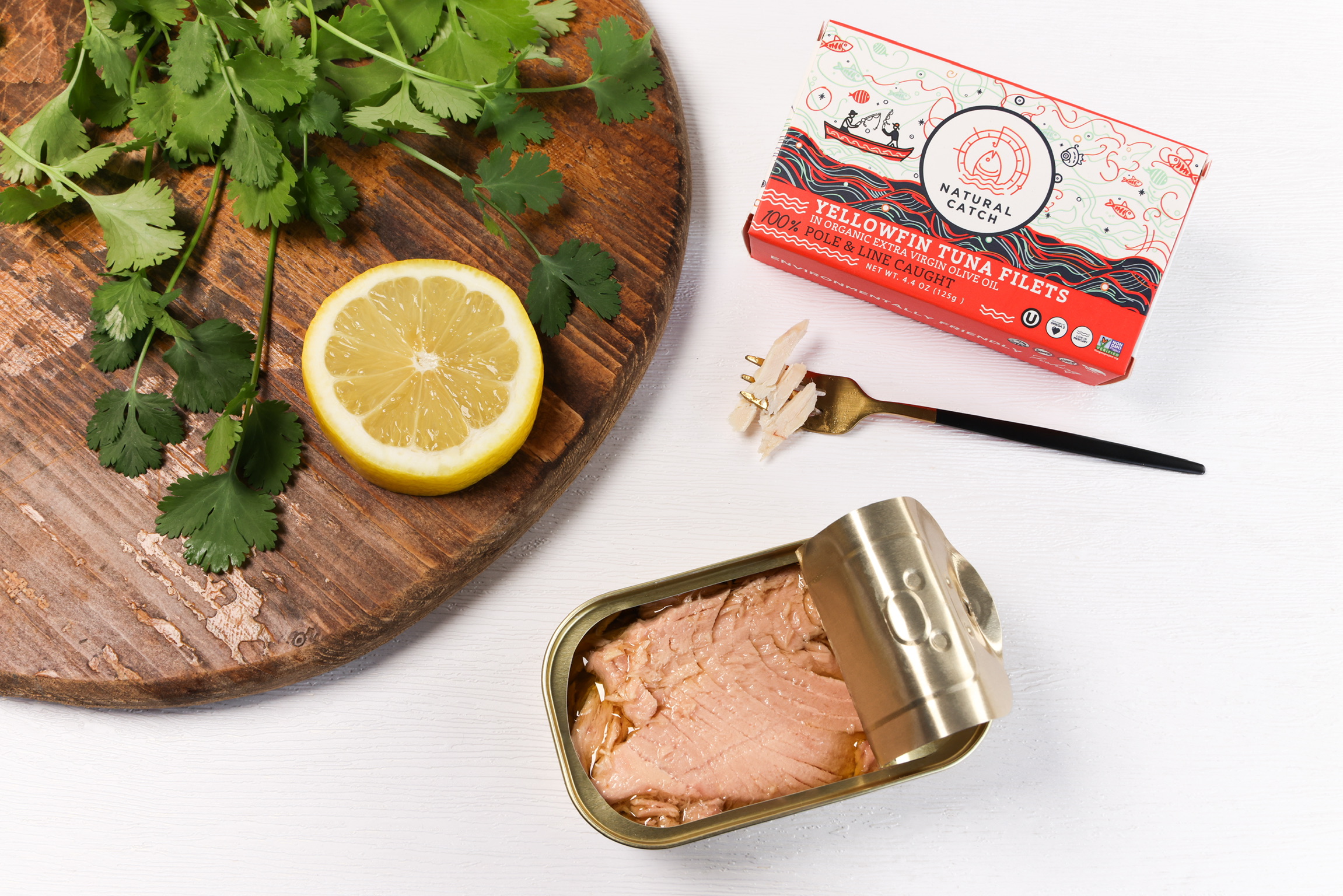 natural-catch-yellowfin-tuna-olive-oil-lifestyle-2.jpg preview